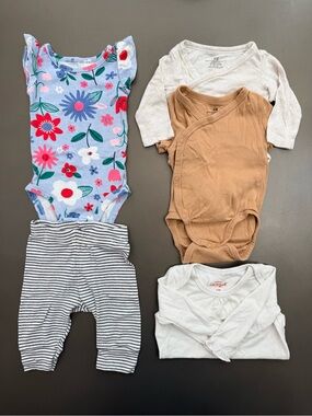 Assorted Set of Baby Clothes Carter's Floral Ruffle-Sleeve One-Piece Bodysuit 3m